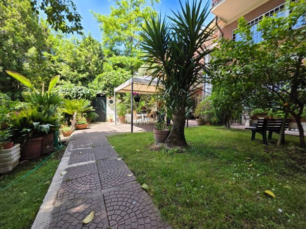 appartamento in vendita a Roma in zona Tor di Quinto