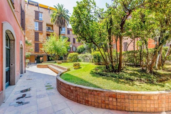 appartamento in vendita a Roma in zona Trevi-Colonna