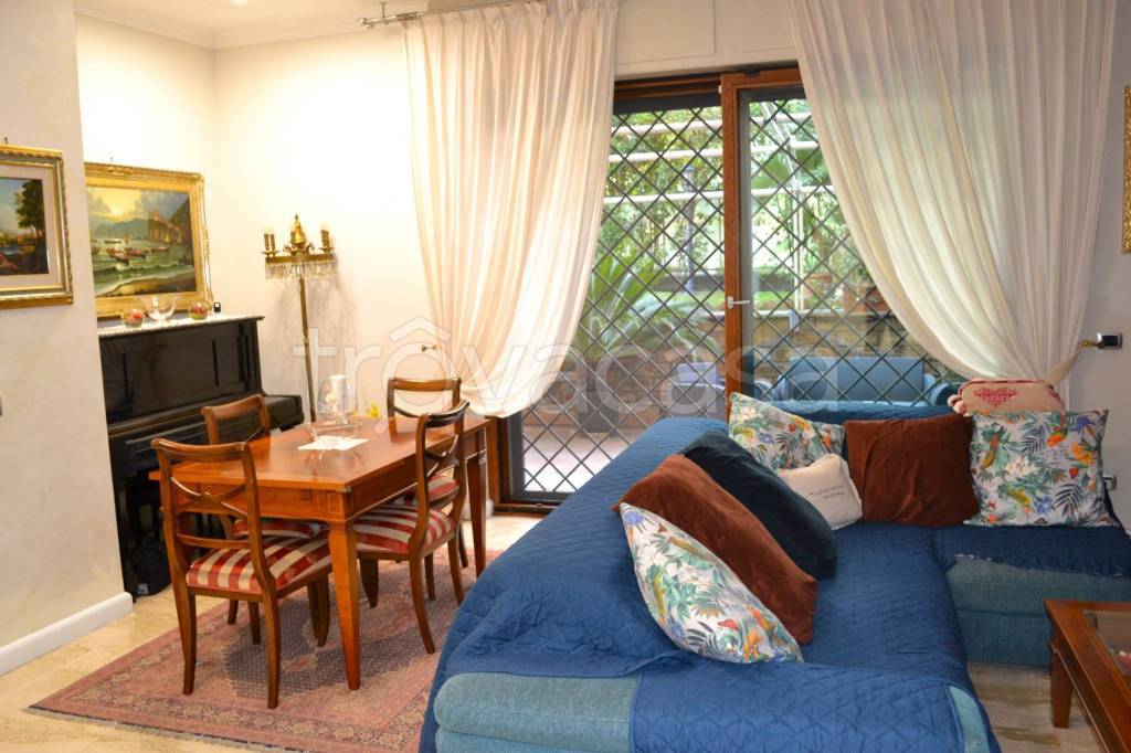 appartamento in vendita a Roma in zona EUR