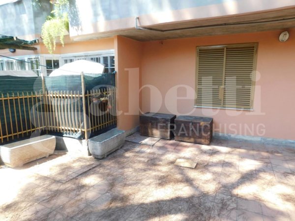 appartamento in vendita a Roma in zona Tomba di Nerone