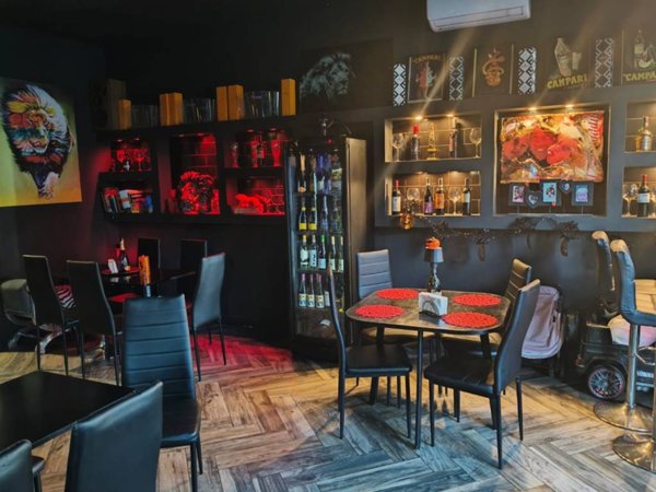 negozio in vendita a Roma in zona Appio Pignatelli