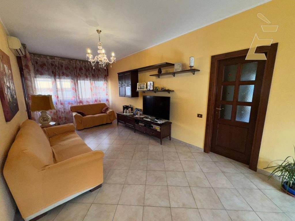 appartamento in vendita a Roma in zona Ostiense