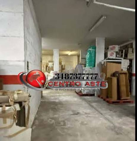 locale commerciale in vendita a Roma in zona Lunghezza