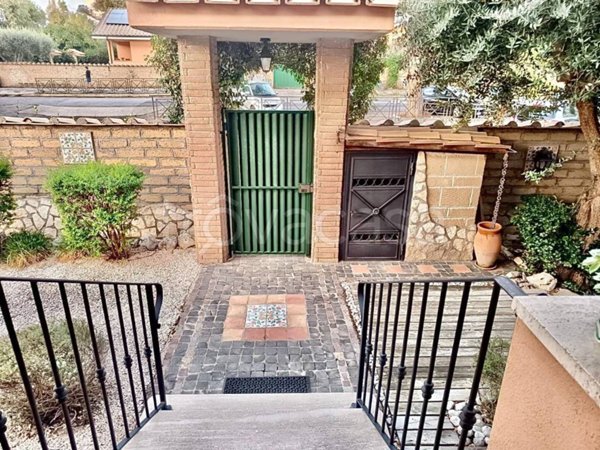 casa indipendente in vendita a Roma in zona Infernetto
