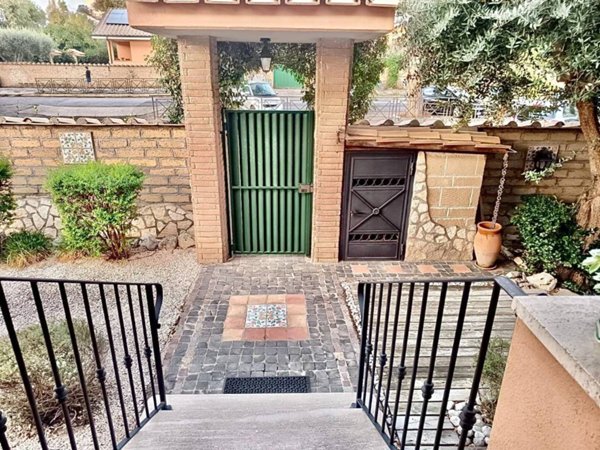 casa indipendente in vendita a Roma in zona Infernetto