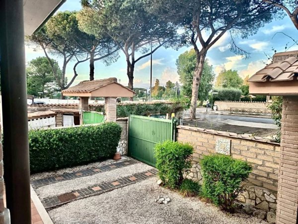 casa indipendente in vendita a Roma in zona Infernetto