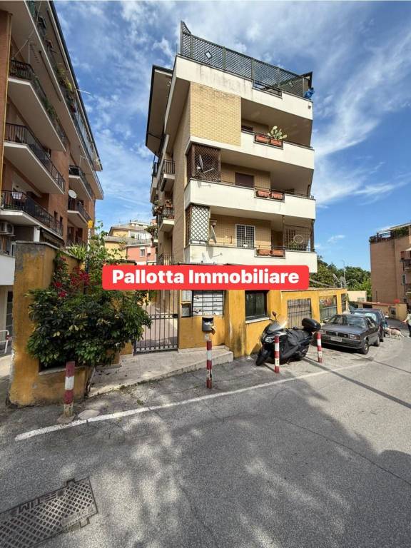 appartamento in vendita a Roma in zona Tomba di Nerone