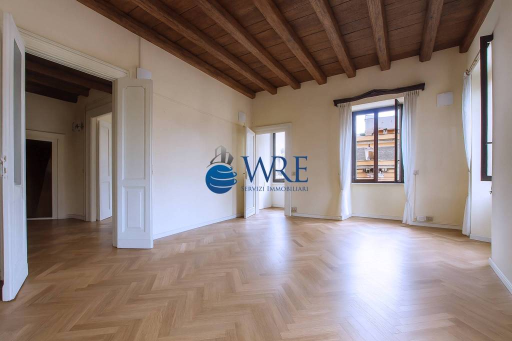 appartamento in vendita a Roma in zona Trevi-Colonna