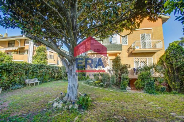 casa indipendente in vendita a Roma in zona Axa