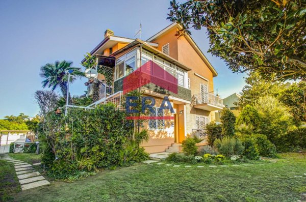 casa indipendente in vendita a Roma in zona Axa