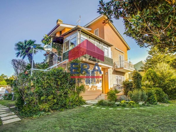 casa indipendente in vendita a Roma in zona Axa