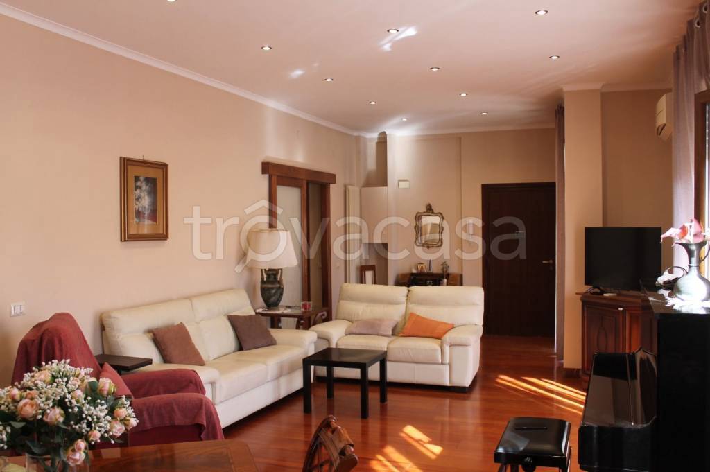 appartamento in vendita a Roma in zona Torre Spaccata