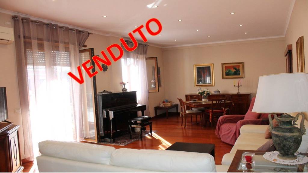 appartamento in vendita a Roma in zona Torre Spaccata