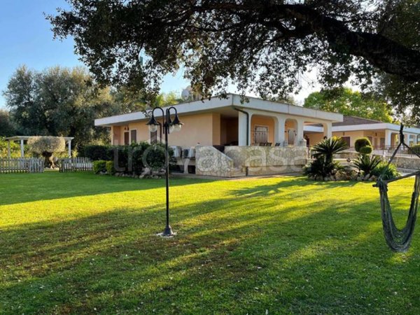 casa indipendente in vendita a Roma in zona Trigoria