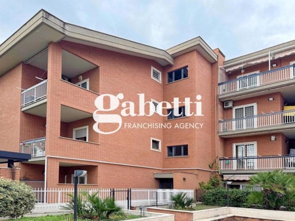 appartamento in vendita a Roma in zona Tor Cervara