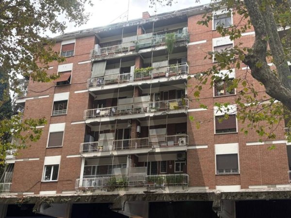 appartamento in vendita a Roma in zona EUR