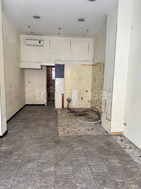 negozio in vendita a Roma in zona Appio Latino