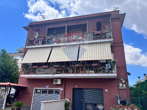 appartamento in vendita a Roma in zona Tor de' Cenci