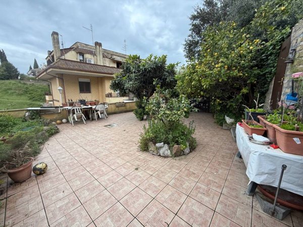 appartamento in vendita a Roma in zona Pantan Monastero