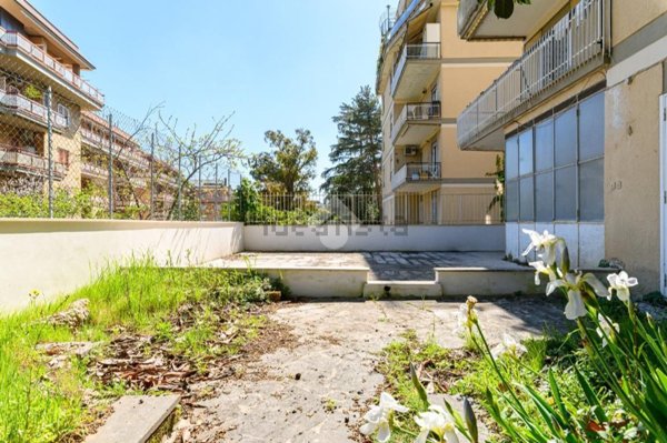 appartamento in vendita a Roma in zona Tuscolano