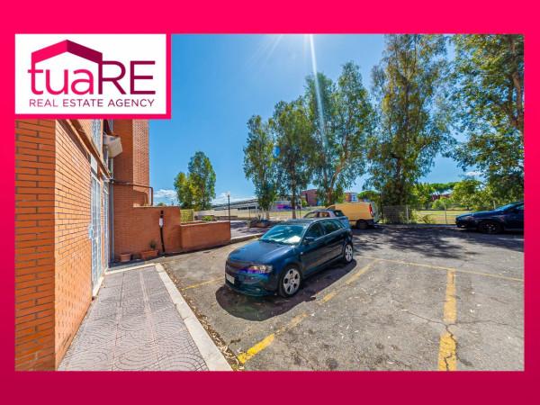 negozio in vendita a Roma in zona Torre Angela