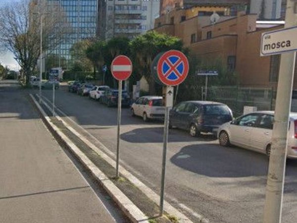 negozio in vendita a Roma in zona Ardeatino