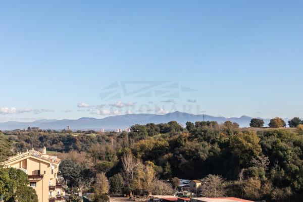 appartamento in vendita a Roma in zona Tomba di Nerone