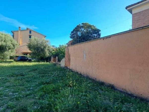 negozio in vendita a Roma in zona Appio Pignatelli