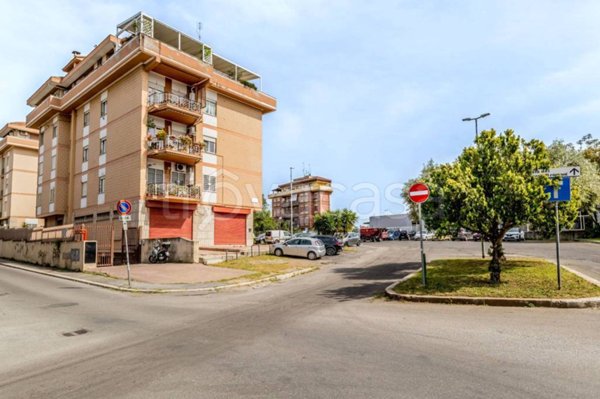 negozio in vendita a Roma in zona Tuscolano