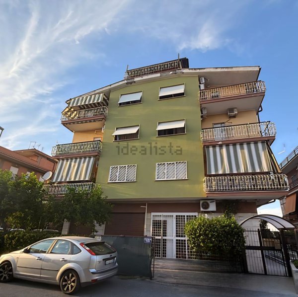appartamento in vendita a Roma in zona Colle Prenestino