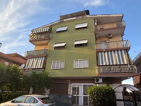 appartamento in vendita a Roma in zona Colle Prenestino