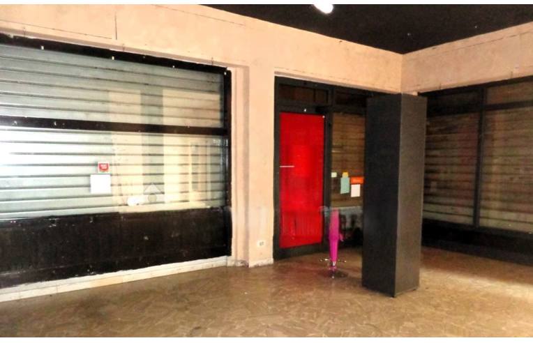 negozio in vendita a Roma in zona Romanina