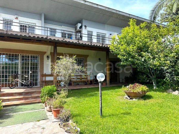 casa indipendente in vendita a Roma in zona Casal Palocco