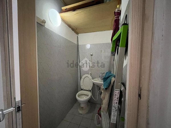 locale commerciale in vendita a Roma in zona Esquilino