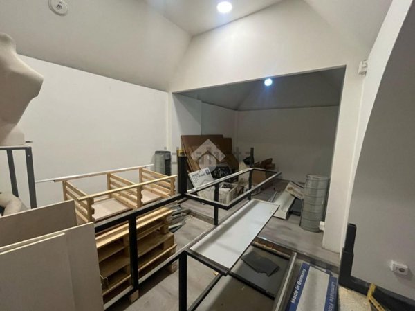 locale commerciale in vendita a Roma in zona Esquilino