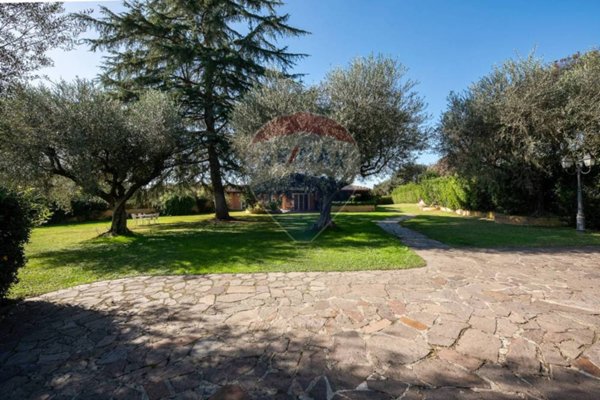 casa indipendente in vendita a Roma in zona Lunghezza