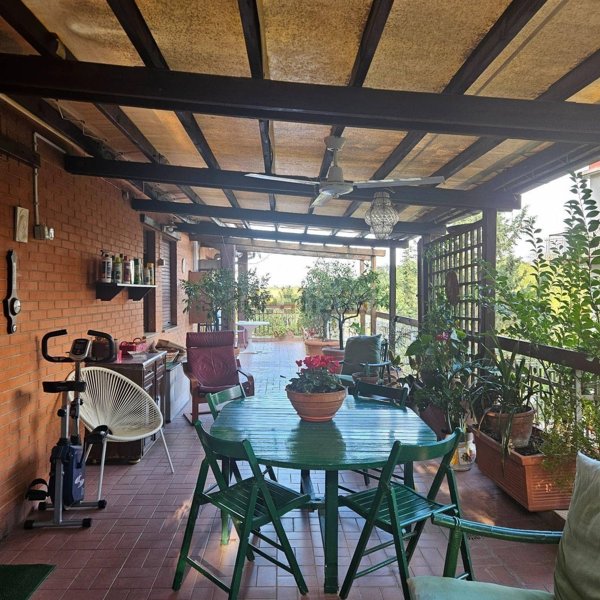 appartamento in vendita a Roma in zona Tomba di Nerone