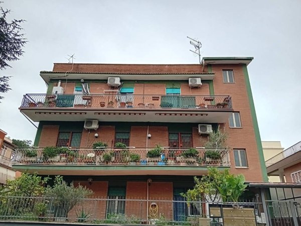appartamento in vendita a Roma in zona Giuliano Dalmata