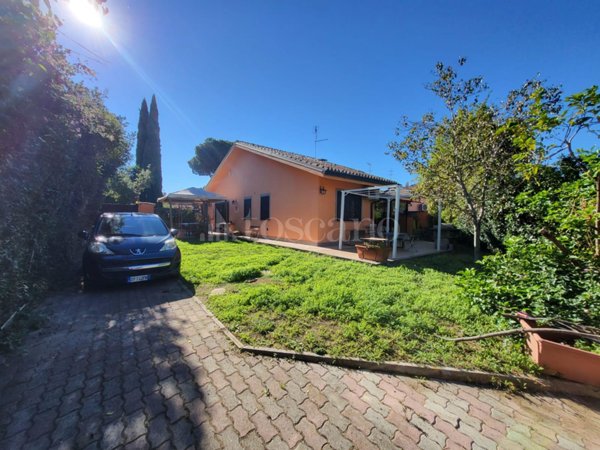 casa indipendente in vendita a Roma in zona Infernetto