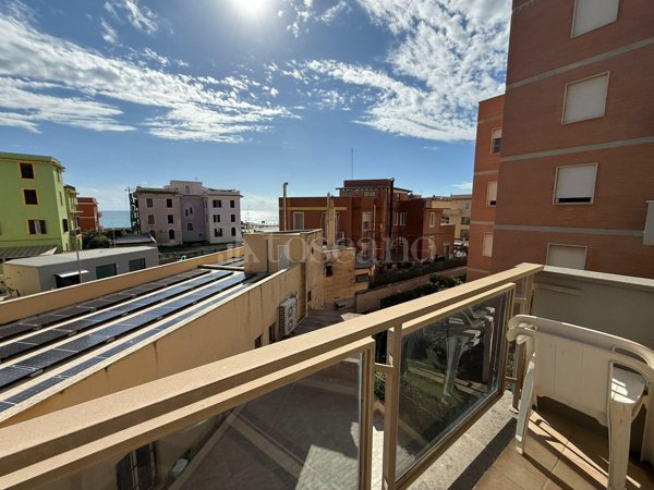 casa indipendente in vendita a Roma in zona Ostia