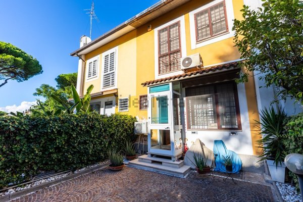 appartamento in vendita a Roma in zona Casal Palocco