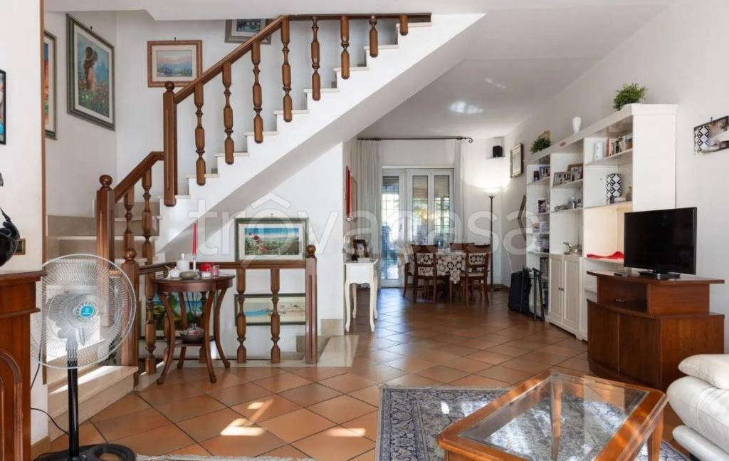 casa indipendente in vendita a Roma in zona Casal Palocco
