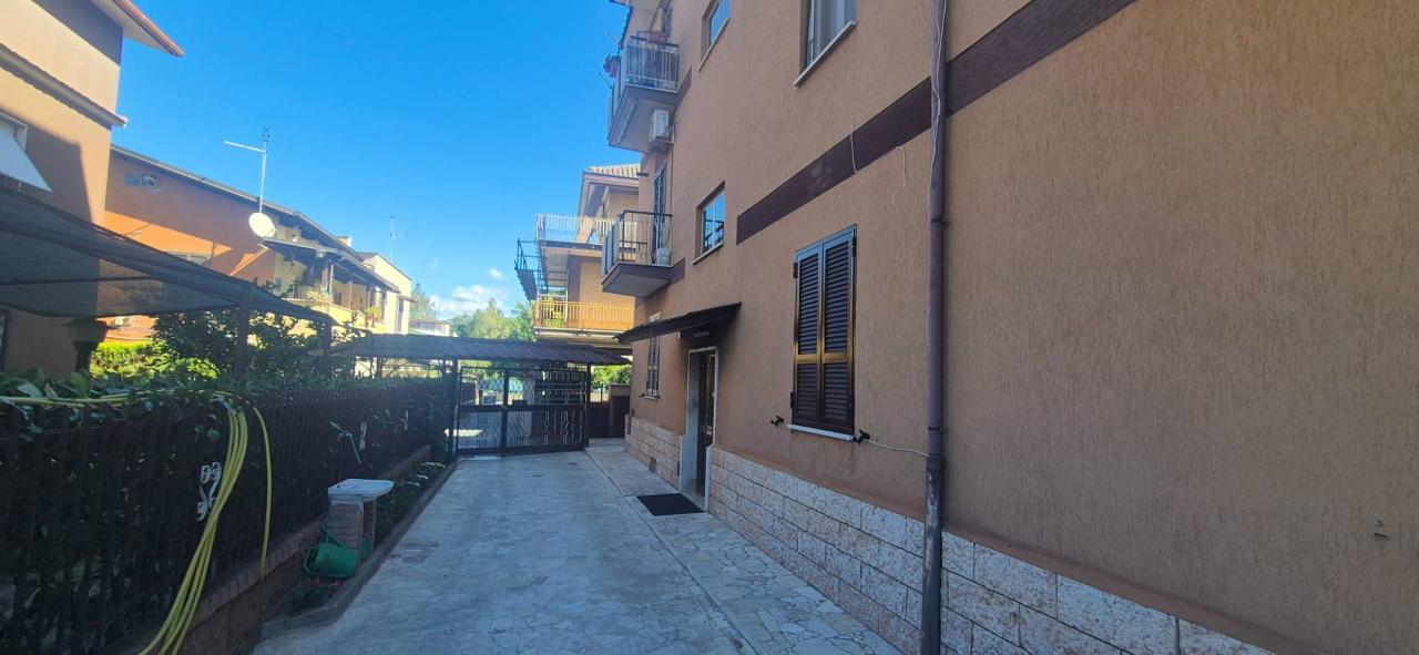 appartamento in vendita a Roma in zona Tor Cervara