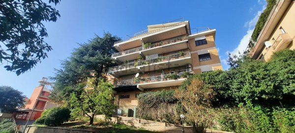 appartamento in vendita a Roma in zona Tomba di Nerone