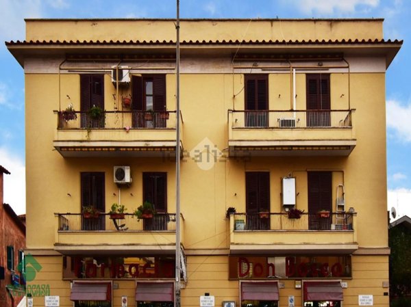appartamento in vendita a Roma in zona Appio Pignatelli