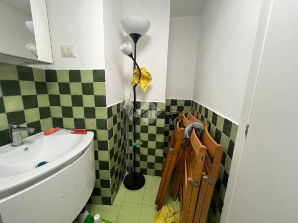 locale commerciale in vendita a Roma in zona Esquilino