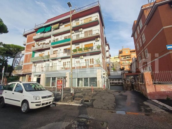 locale di sgombero in vendita a Roma in zona Prenestino-Centocelle