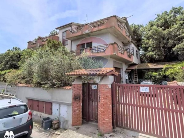 casa indipendente in vendita a Roma in zona Valle Muricana