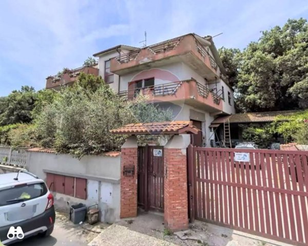 casa indipendente in vendita a Roma in zona Valle Muricana