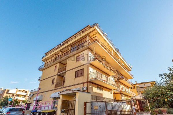 appartamento in vendita a Roma in zona Borghesiana